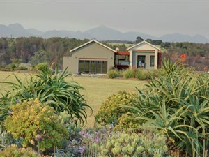 4 Bed House in Oubaai and surrounds