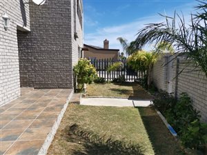 6 Bed House in Macassar