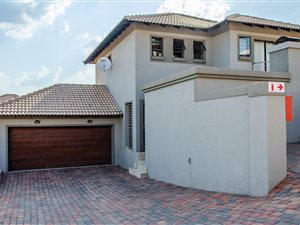 3 Bed House in Bergtuin