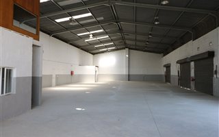 830 m² Commercial space in Phoenix Industrial