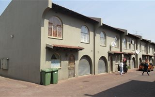 3 Bedroom Duplex in Verwoerdpark