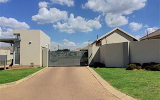 3 Bedroom Townhouse in Highveld Park