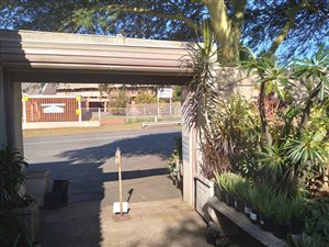 894 m² Commercial space in Bluff