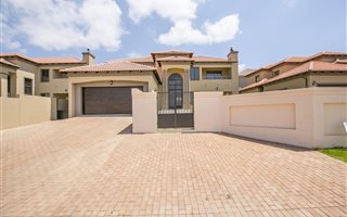 4 Bedroom House in Summerset