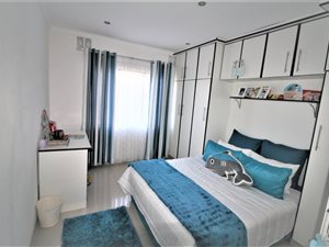4 Bed House in Burlington Heights