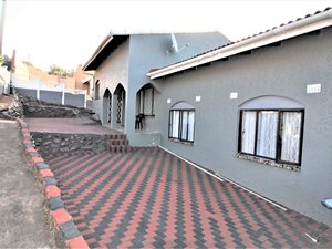 4 Bed House in Burlington Heights