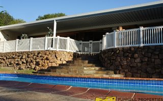 4 Bedroom House in Farningham Ridge