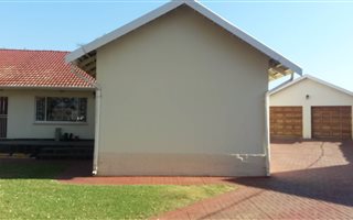 3 Bedroom House in General Alberts Park
