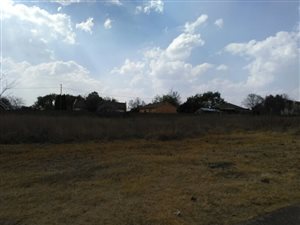 1190 m² Land available in Rensburg