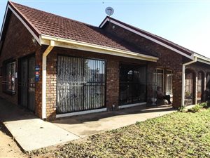 4 Bed House in Riamarpark