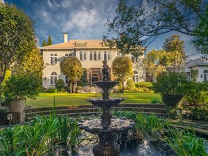 6 Bed House in Houghton Estate