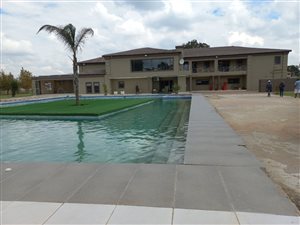 8 Bed House in Geduld