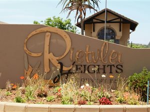 1011 m² Land available in Rietvlei Heights Country Estate