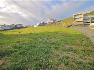 968 m² Land available in Baronetcy Estate