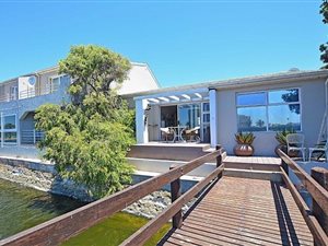 3 Bed Townhouse in Woodbridge Island