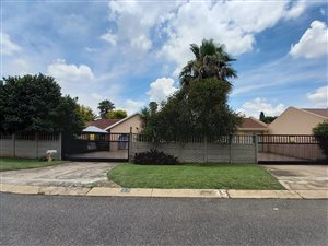 3 Bed House in Glen Marais