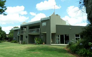5 ha Farm in Kameeldrift East