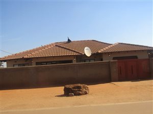 3 Bed House in Roodekop