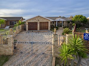 4 Bed House in Malabar