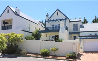 3 Bedroom House in Somerset West Central