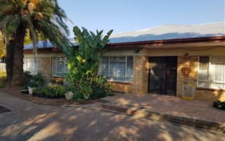 4 Bedroom House in Roosheuwel