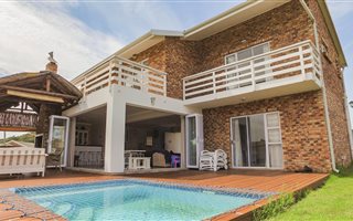 4 Bedroom House in Cosy Corner