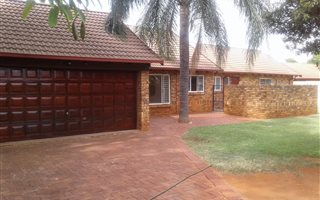 4 Bedroom House in Doornpoort and surrounds