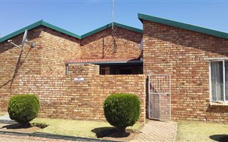 3 Bedroom Simplex in Grobler Park