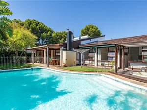 5 Bed House in Meadowridge