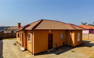 3 Bedroom House in Kirkney