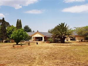 6 Bed House in Golf View