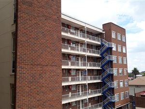 2 Bed Apartment in Vereeniging Central