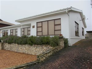4 Bed House in Witsand