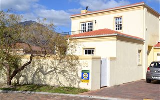 3 Bedroom Townhouse in Hout Bay and surrounds