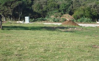 1058 m² Land available in Cove Rock