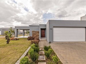 3 Bed Cluster in Eikenhof