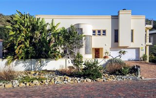 6 Bedroom House in Cola Beach