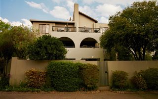 2 Bedroom Apartment in Craighall Park