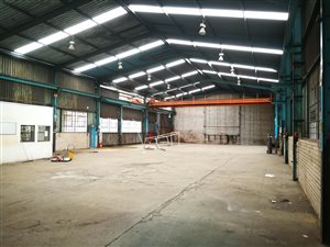 1290 m² Industrial space in Delville