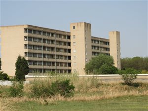 2.5 Bedroom Apartment in Pioneer Park