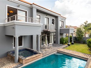 5 Bed House in Woodmead