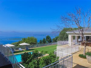 5 Bedroom House in Kosmos