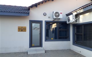 120 m² Office Space in Bo Dorp