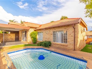 3 Bed Townhouse in Wilgeheuwel