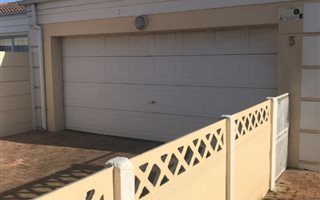 3 Bedroom House in Somerset West Central