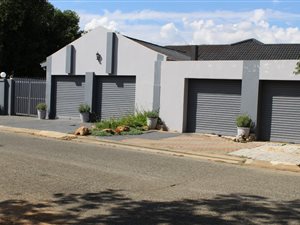 5 Bed House in Grimbeek Park