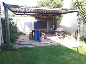 1 Bed Townhouse in Rooihuiskraal North