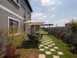 4 Bedroom House in Kwaggasrand