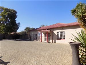 500 m² Commercial space in Farrarmere