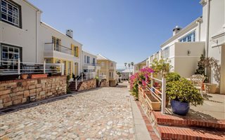 3 Bedroom Apartment in Kalk Bay